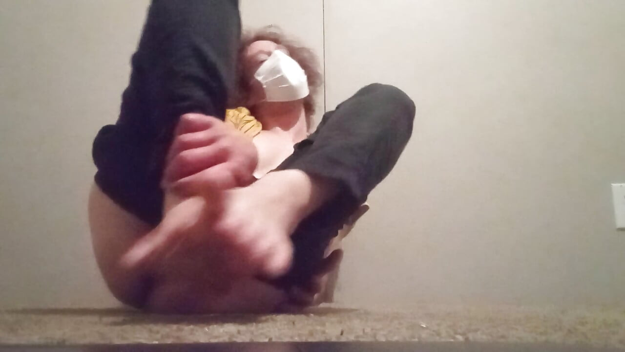 Facemask fetiș fanclub Video a lunii (ffvotm); Aprilie 2023