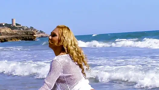 Ginger photo shoot on the beach, she got so horny she wanted to be fucked