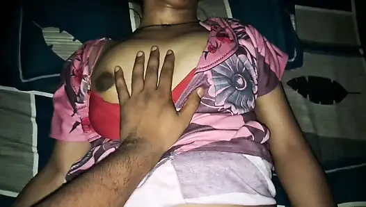 Pados ke uncle ne mujhe ghar main akela pake mere saath mast sex kiya aur maal mere upar hi nikal diya