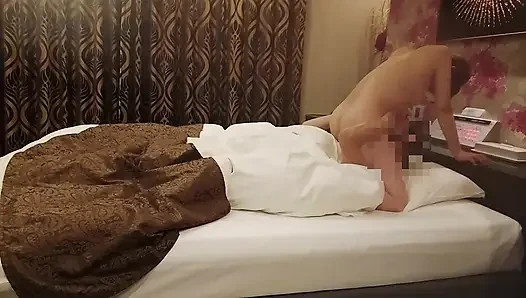 Aldatan bir çiftin seks partneriyle çekilen seks videosu