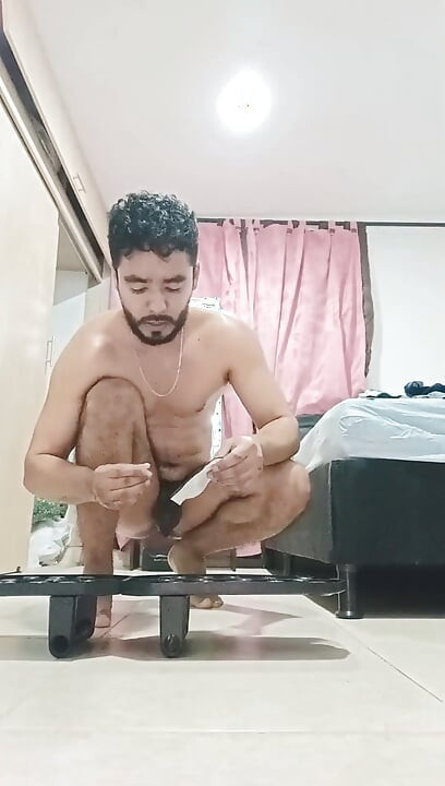 男人锻炼、出汗和自慰