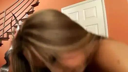 Pantat bahenol cewek jalang ini dientot habis-habisan sama kontol besar