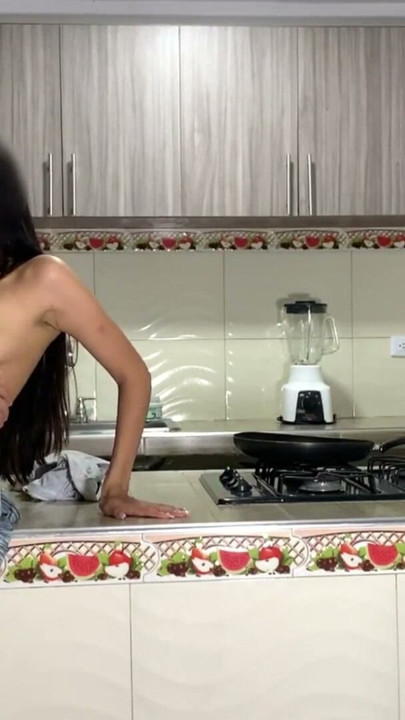 She was cooking and I couldn't stand the urge to fuck her in the kitchen | Clip 1