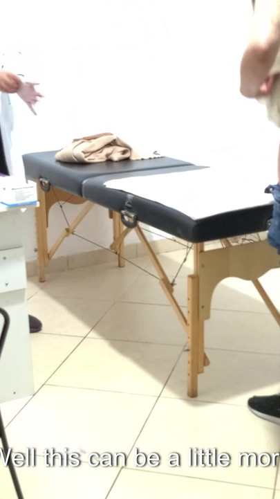 Momento poderoso de "Ginecologista faz exame retal com os dedos na bunda"