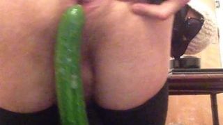 Vuile travestiet duobelt anale komkommers