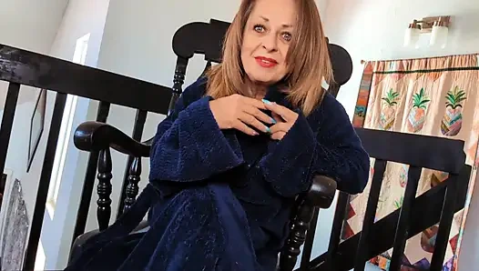 Cewek binal ini lagi asik muasin memeknya sendirian sampai dicrot di dalam