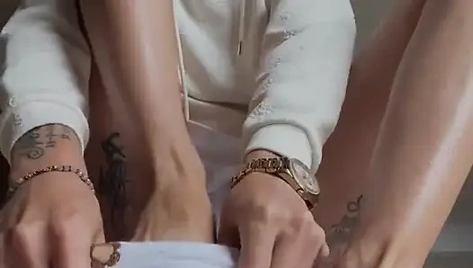 Seksi ateşli ayaklar oynuyor