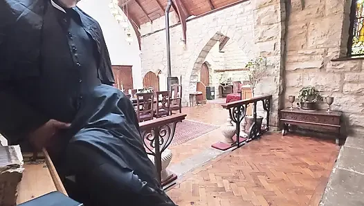 Merakın tadı Rahibe rahibenin yarağını emiyor