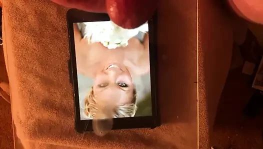 Cuteblonde0211 üzerinde boşaltma