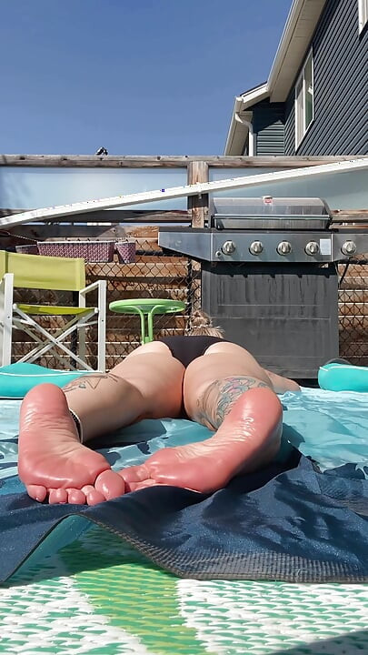 Girl Next Door's Löjligt vackra mjuka rosa skrynkliga sulor - HD