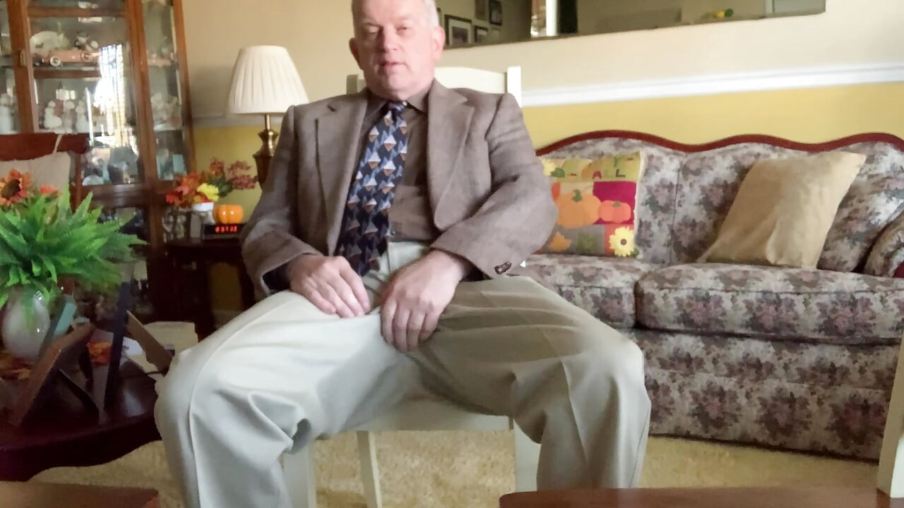 Stariji muškarac do vrlo ugodnog orgazma