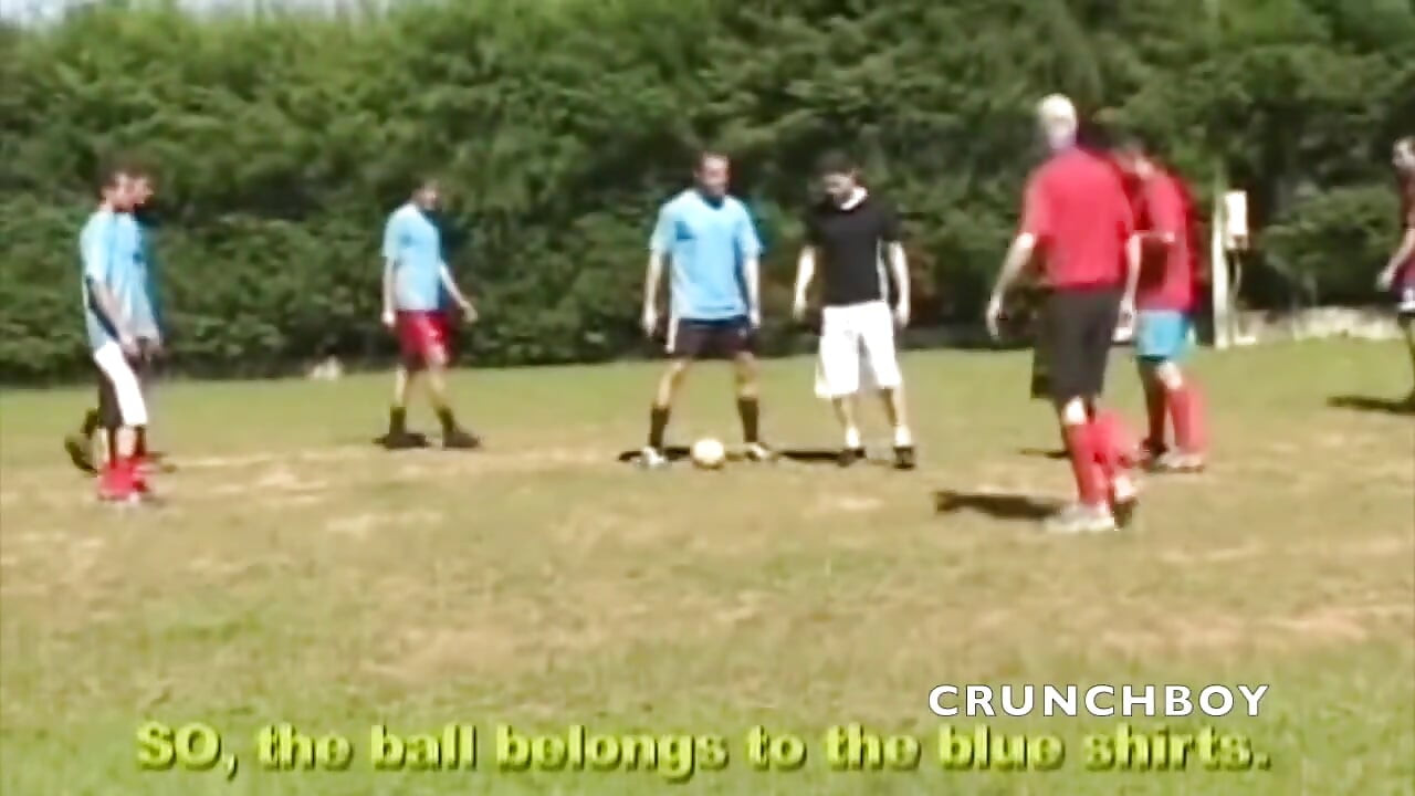 Dos jóvenes futbolistas follando a pelo