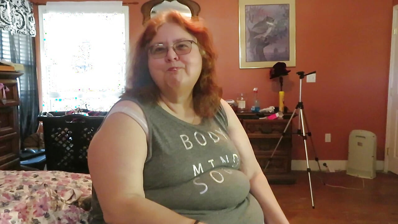 BBW nurse Vicki enjoys eatting a chocolate vanilla ice cream popsiscle
