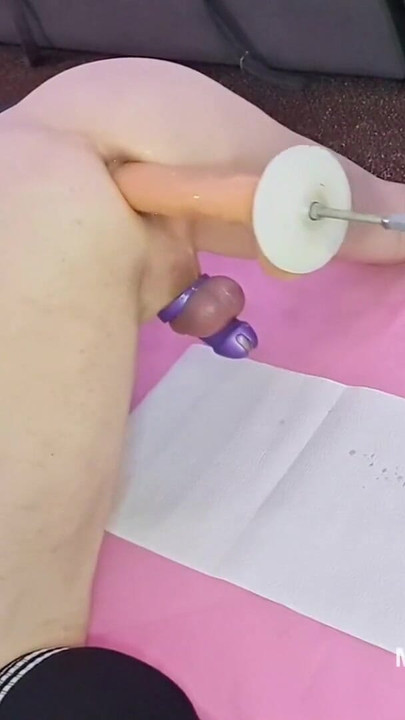 Jaw-dropping moment from "Mature DILF Mike Essex hands free chastity cage cum and pee squirt on the fucking machine"