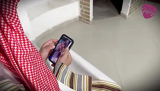 Seorang pria Arab mempekerjakan putri sahabatnya.