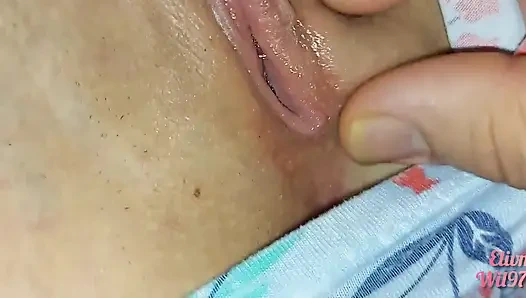 Домашнее видео с моей сводной сестрой в первый раз в ее постели, мы делаем вещи под одеялами