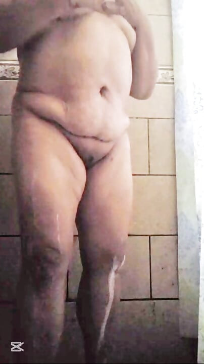 BBWミルフのグランニーバブルシャワー