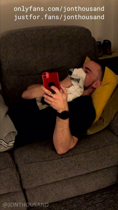 ストレートのルームメイトのムレたボクサーパンツを嗅ぐ