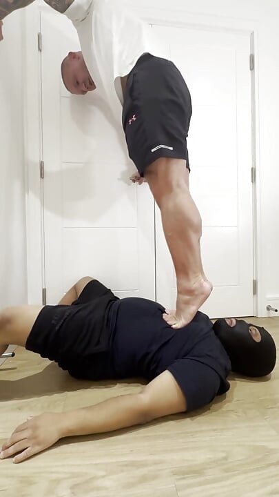 Gaženje i sjedenje na licu!