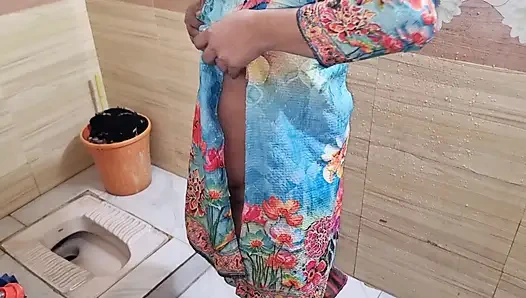 deshi badezimmervideo. bangladeschisches mädchen dusche im badezimmer