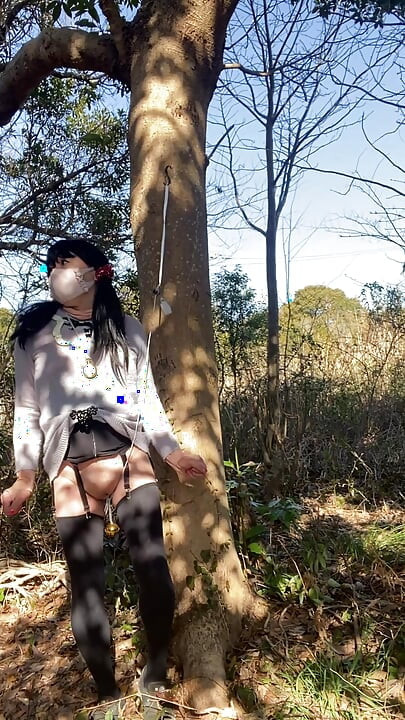 No116 A crossdresser goes on a walk to expose the at noon