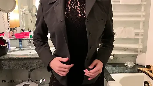 Dantel elbiseli ve külotlu çoraplı sekreter seksi