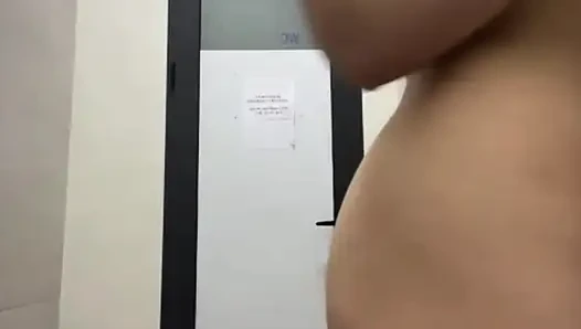 Спортзал трахает анал так жестко с Jucielussie
