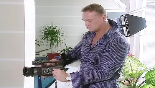 Девушка по соседству делает двойник