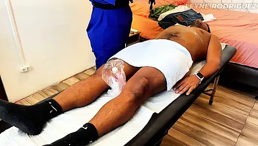 Massage with an unexpected happy ending - Risky Cum