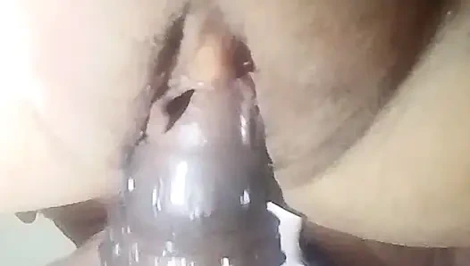 Ngentot sama istriku. Aku muncrat ke memeknya semakin keras