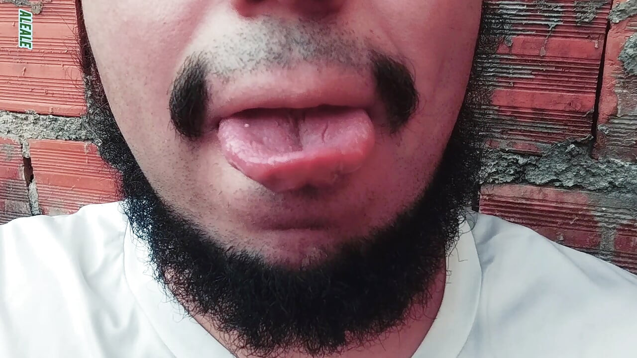 亲吻我的舌头。虚拟男友 第一人称视角