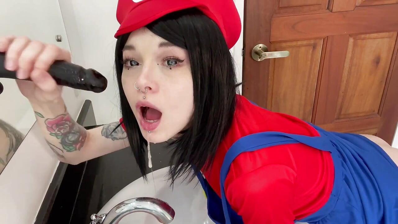 Mlle Mario se fait baiser brutalement et reçoit un creampie