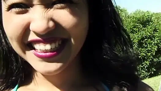 Interracial Sorority Bash: Heiße Poolparty mit asiatischer