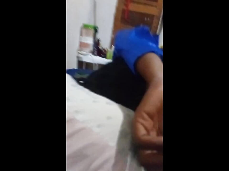 She completely lost control and squirted everything on the bed