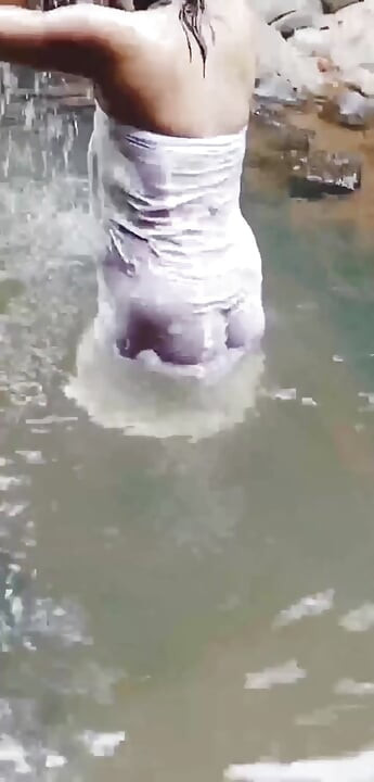 Hot Girl Bathing & Fucking