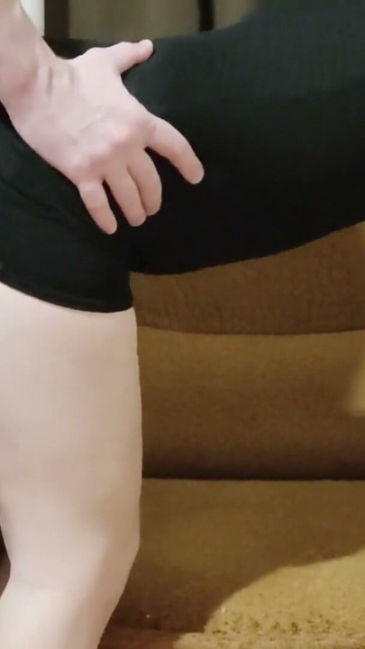 자지를 입에 대고 신음하는 밀프 | 클립 1
