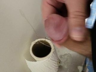 mani muncrat di umum toilet