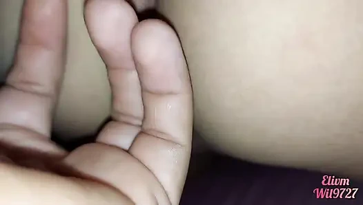 Ngentot adik tiriku untuk pertama kali