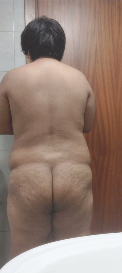 chubby 18 yo boy showing his ass