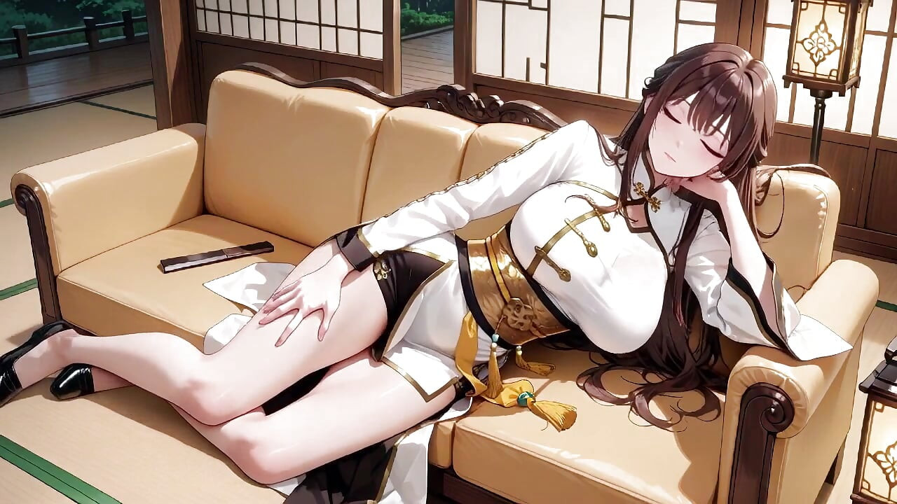Den black &gold qipao lady knäböjer i träkorridoren, leker med sin hårbulle, solljus som träffar hennes hud