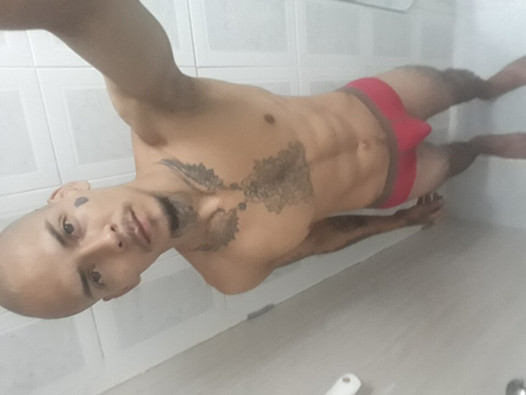 acariciando mi pequeño pene en el baño relajado