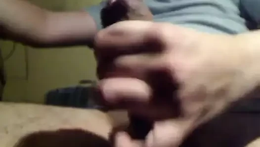 Boşalana kadar mastürbasyon yapıyor