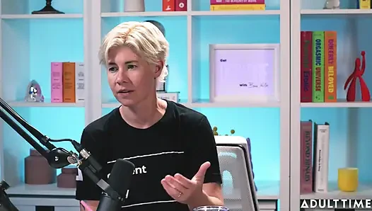 Lilly Bell Exhibitionism, Sexting, & Empowerment | the Adult Time Podcast