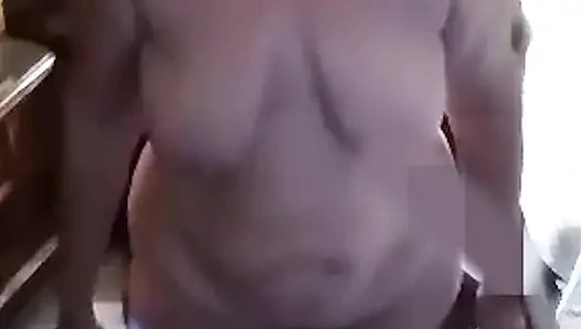 Ateşli iri güzel kadın sabah çıplak yoga yapıyor!