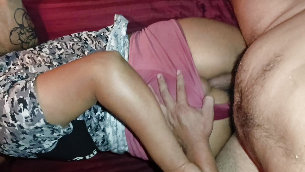 I share a bed with my best friend's boyfriend while she's on vacation real creampie