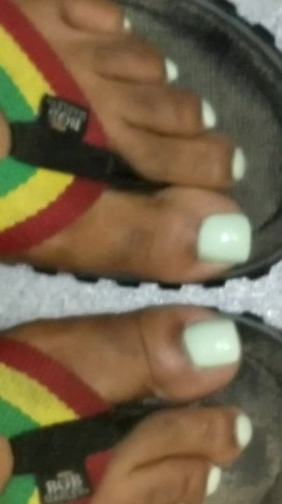 Wifes sexxy feet and boobs