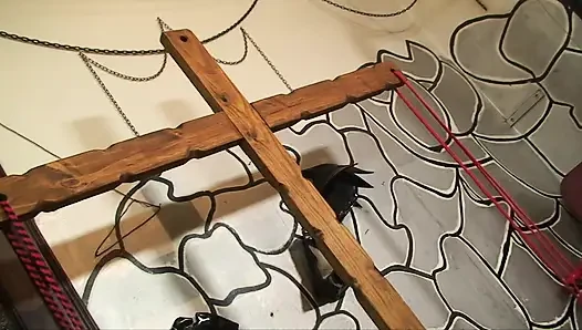 Lezdom maskierte auspeitschszene mit heißen spanischen reifen prostituierten