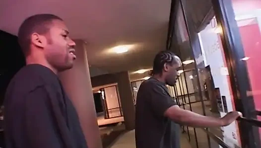 Межрасовый секс с жестким двойным проникновением!