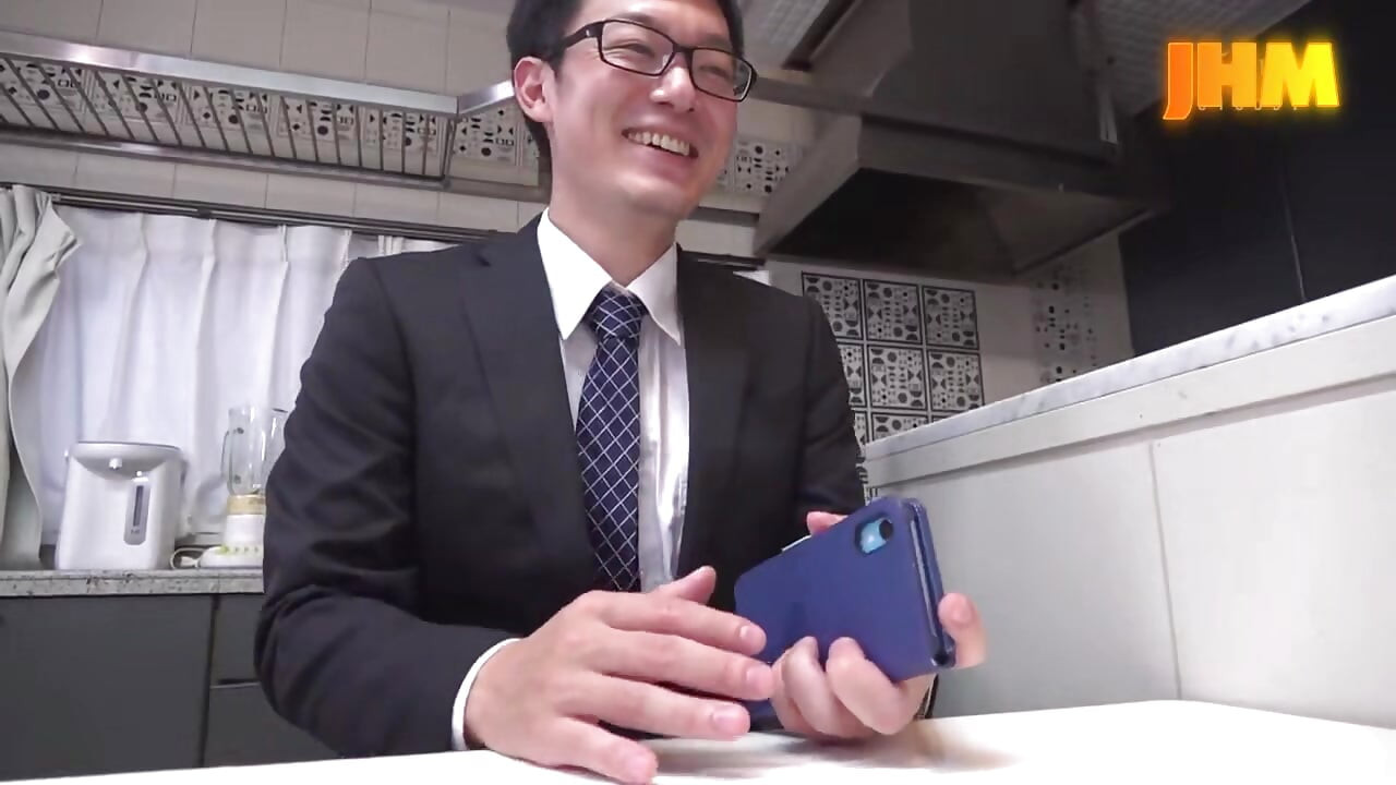 Saya suka lelaki yang lebih tua, awak tahu. - a