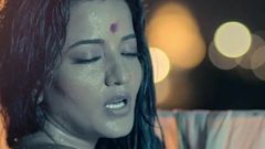 Горячая сексуальная бхабхи с большими сиськами занимается любовью с Thakur
